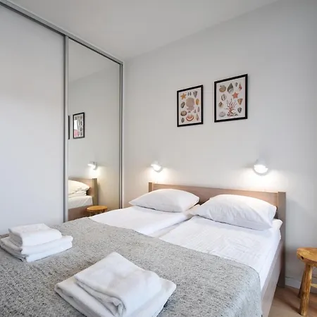 Rentplanet - Cztery Pory Roku Apartment